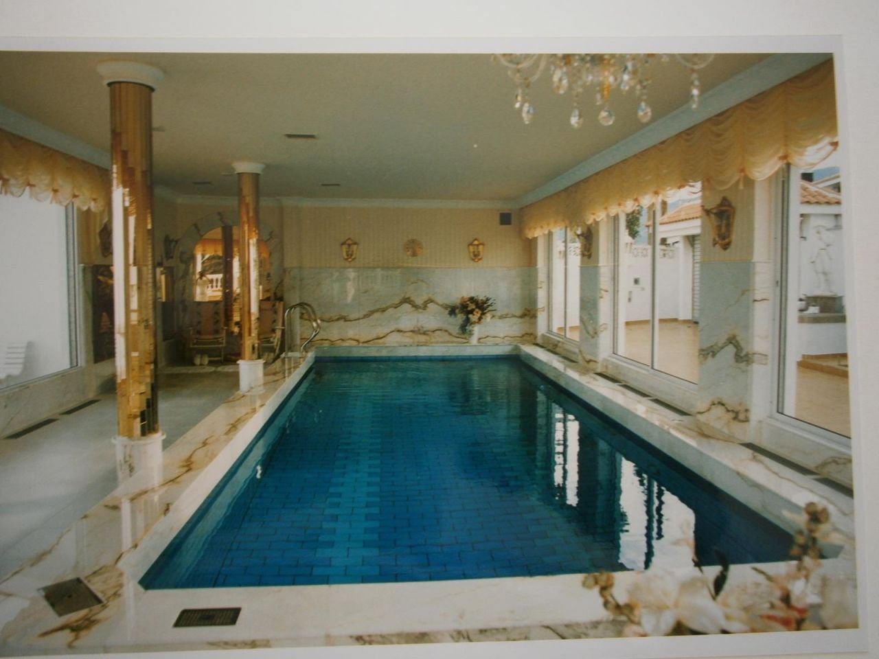 Indoor-Pool Indoor-Pool