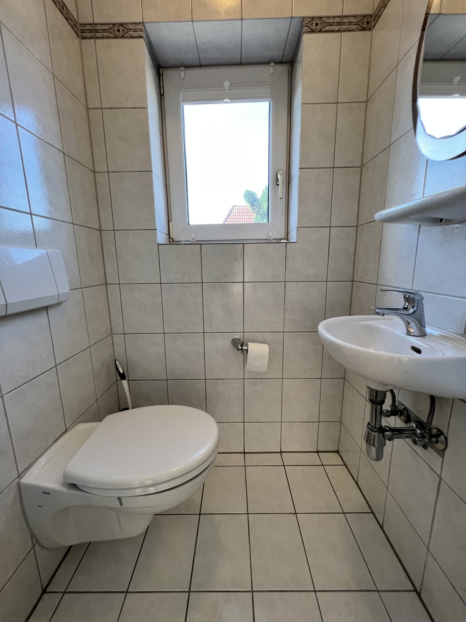 Gäste WC - 1 OG Gäste WC - 1 OG