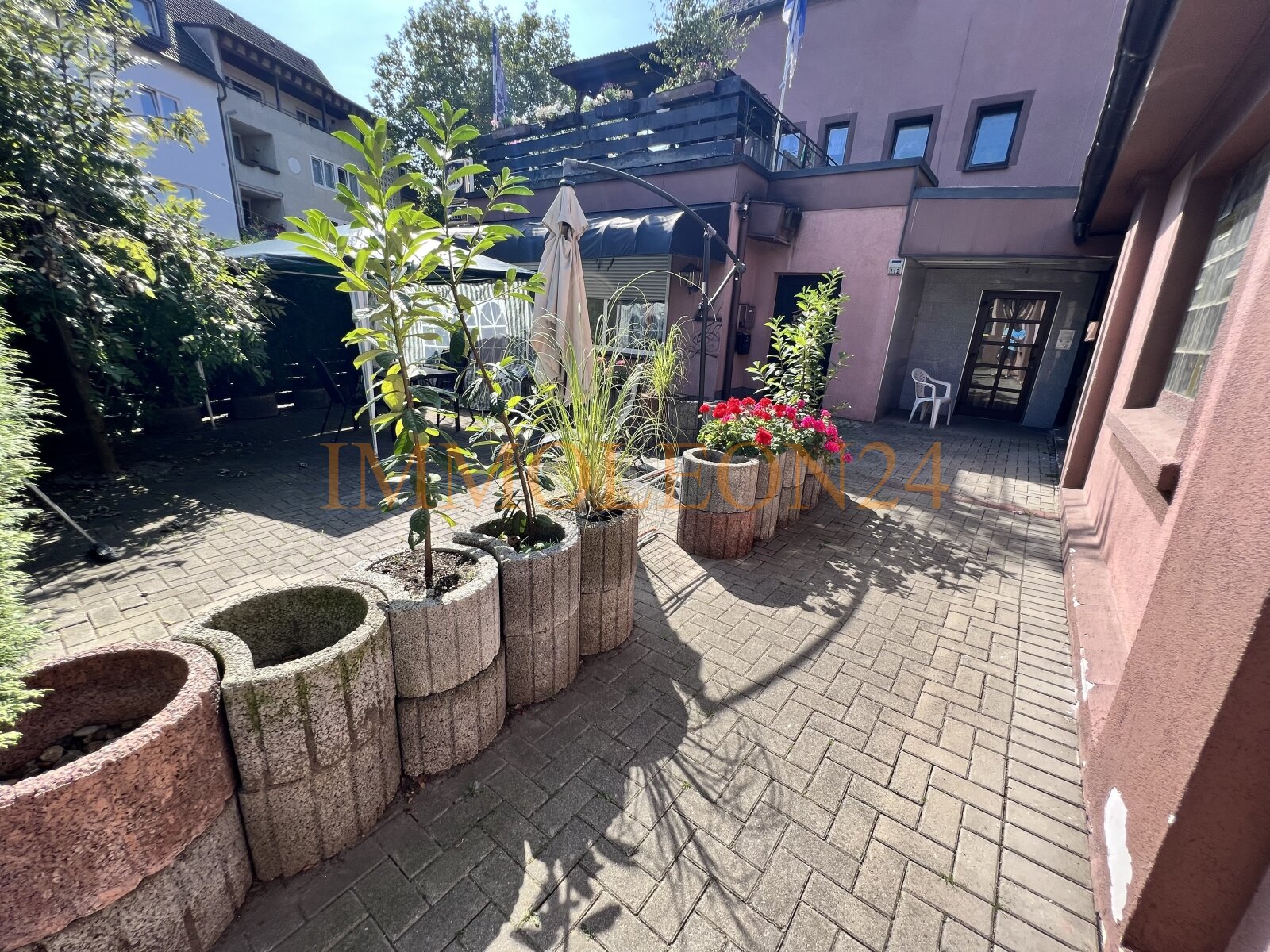 Eingang mit Terasse Eingang mit Terasse