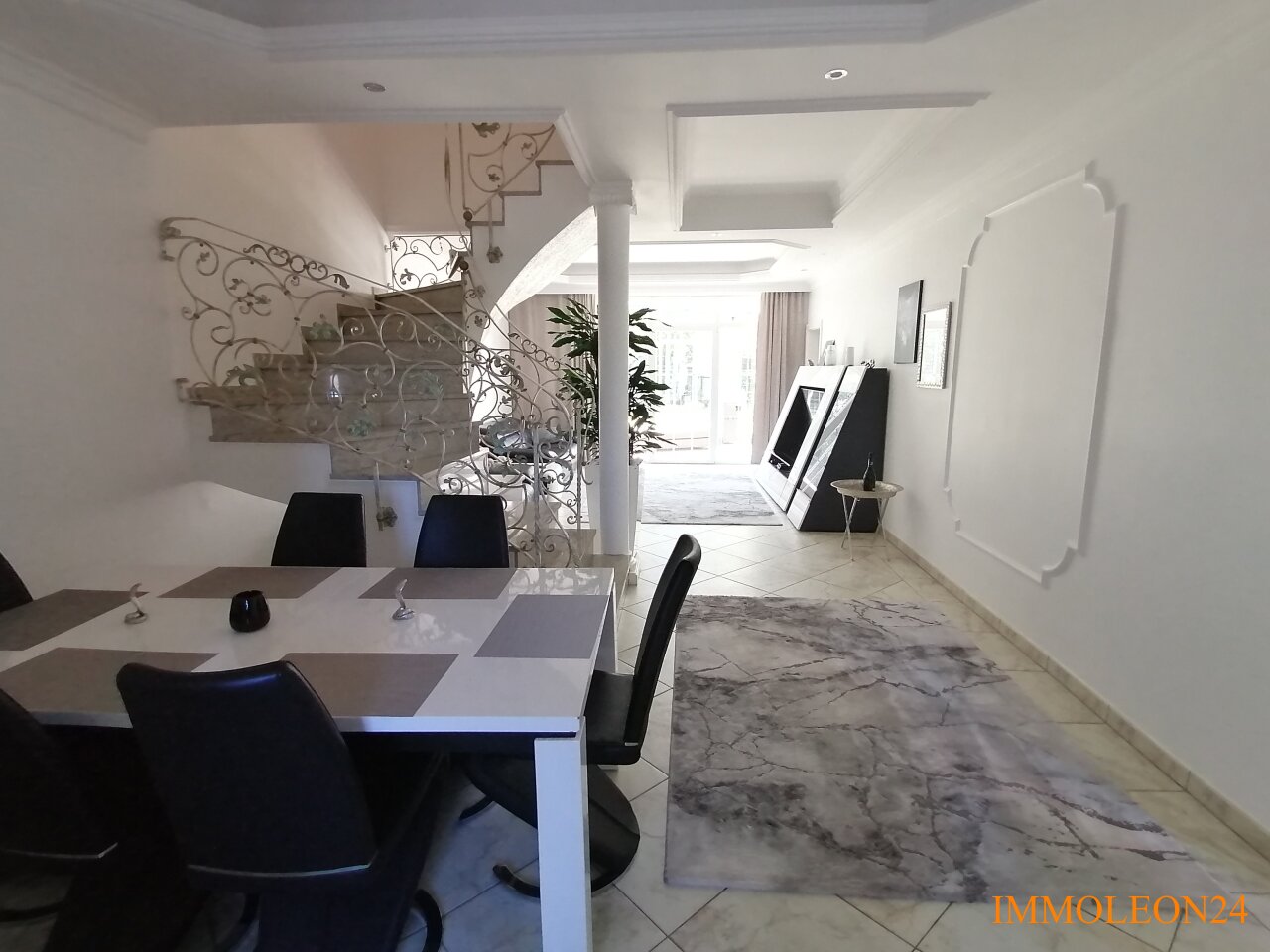 Esszimmer + Wohnzimmer - Links Esszimmer + Wohnzimmer - Links