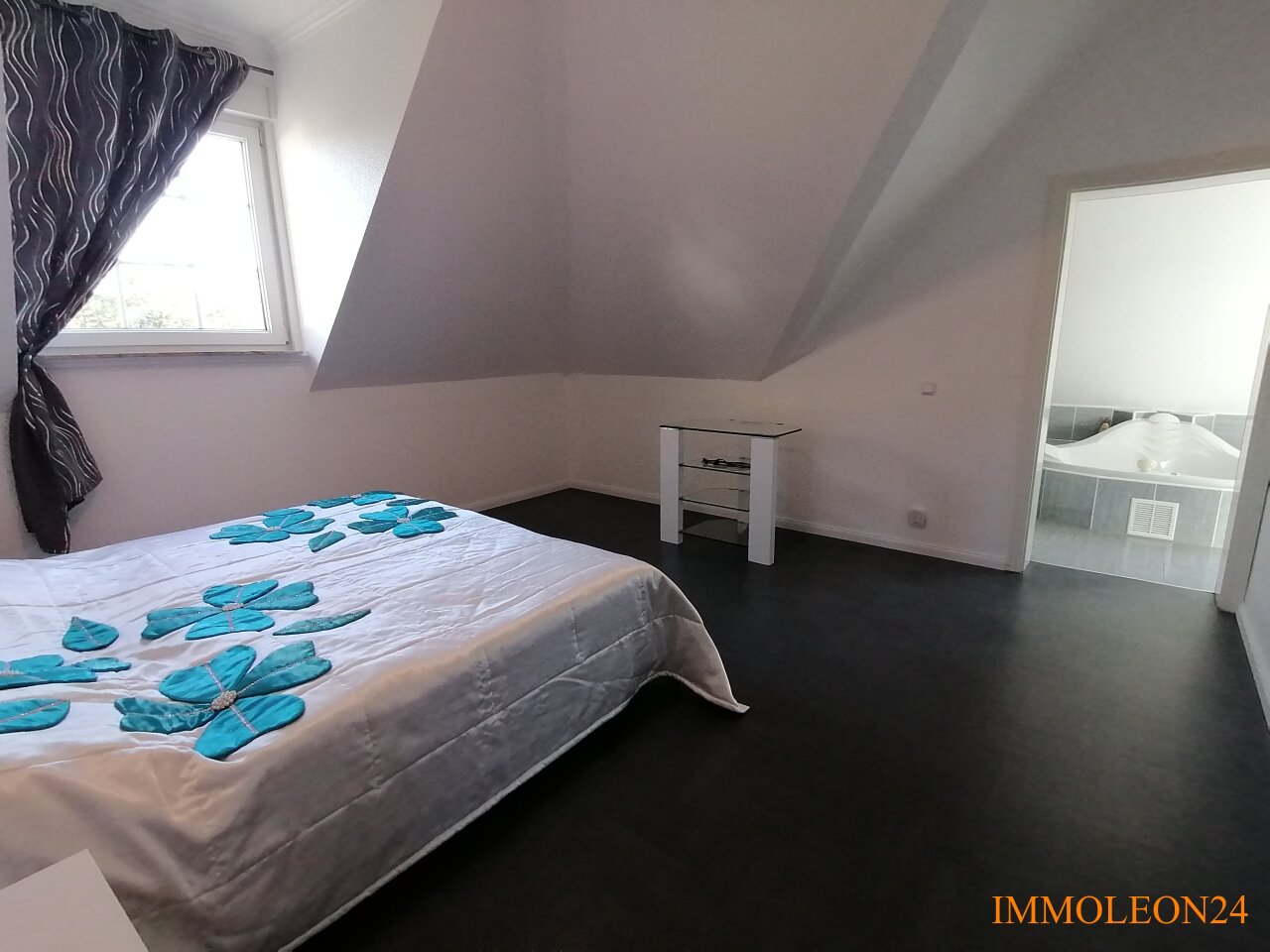 Schlafzimmer 2 - Links 1 OG Schlafzimmer 2 - Links 1 OG